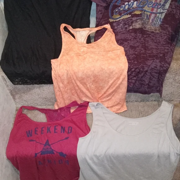 Clothes - Picture 9 of 16